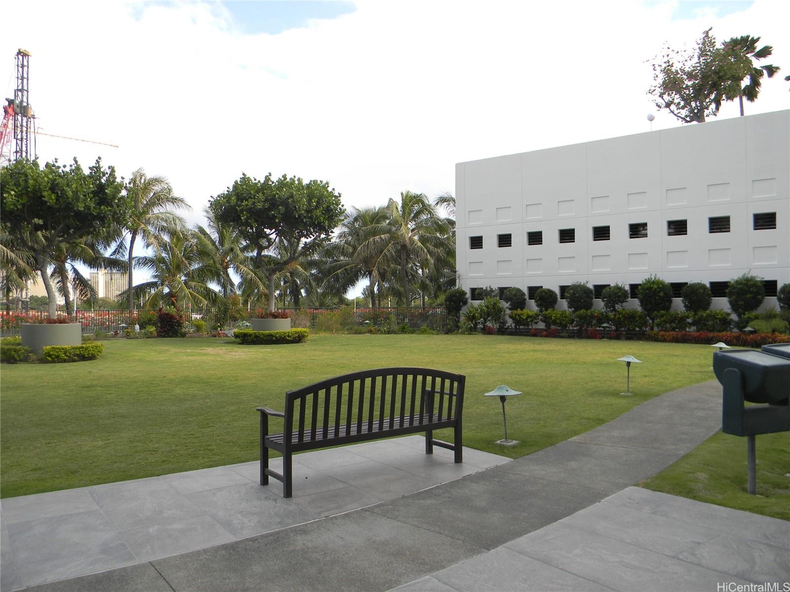88 Piikoi Street, Unit 3604 Honolulu, HI 96814 - Photo 4 of 7 Outside