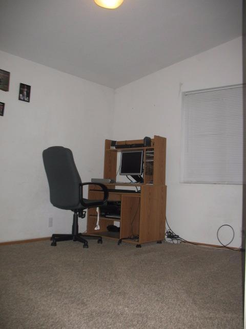 580 Raven Road Central Point, OR 97502 - Photo 15 of 17 a workspace with furniture