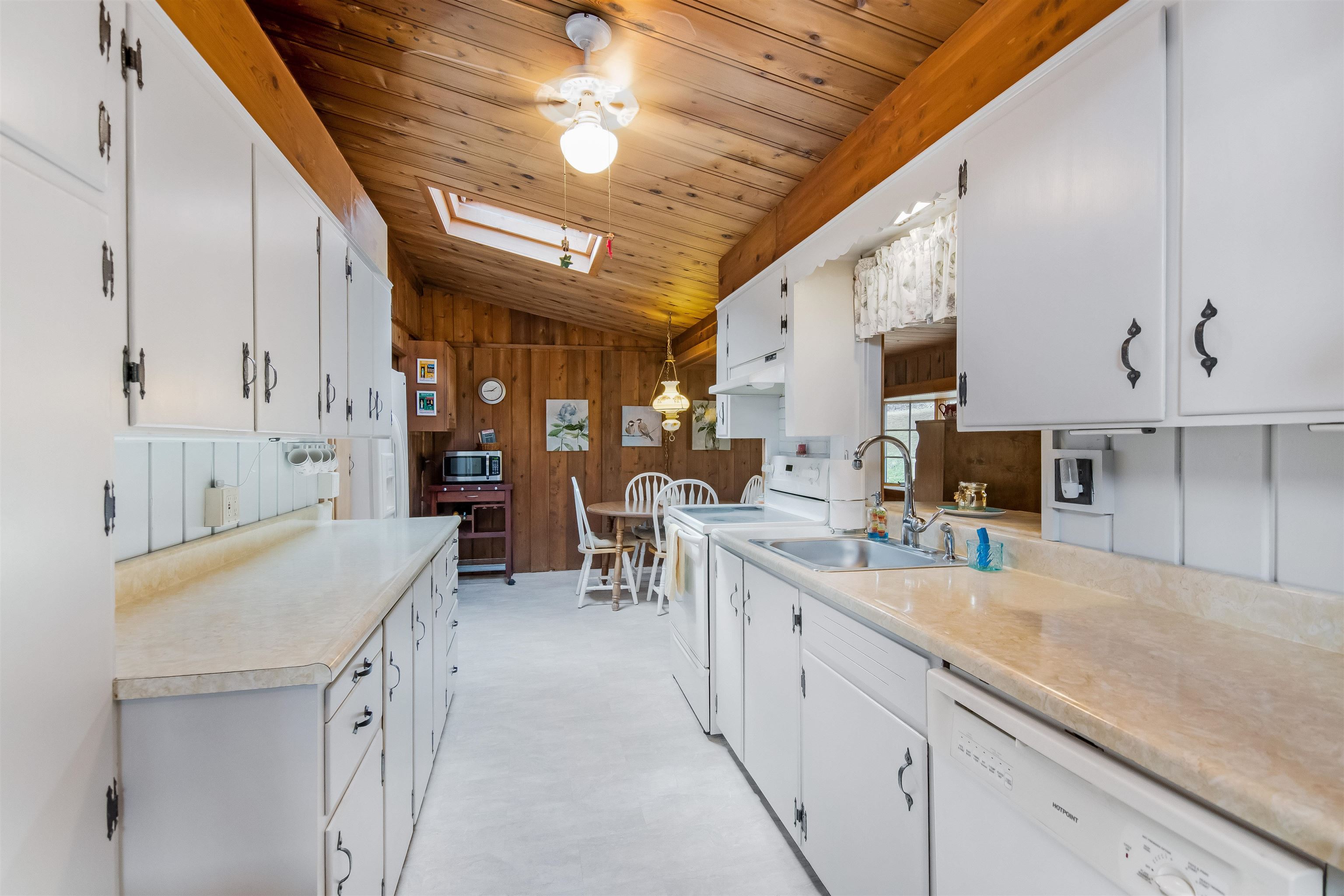 129 Cady Hill Road Stowe, VT 05672 - Photo 8 of 40