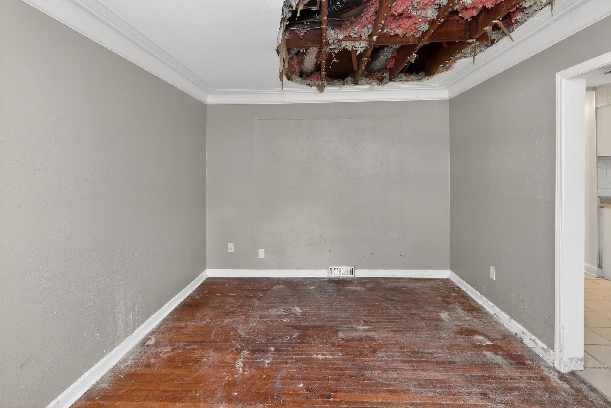 1403 Old Hickory Road Memphis, TN 38116 - Photo 12 of 31 Ceiling damage present