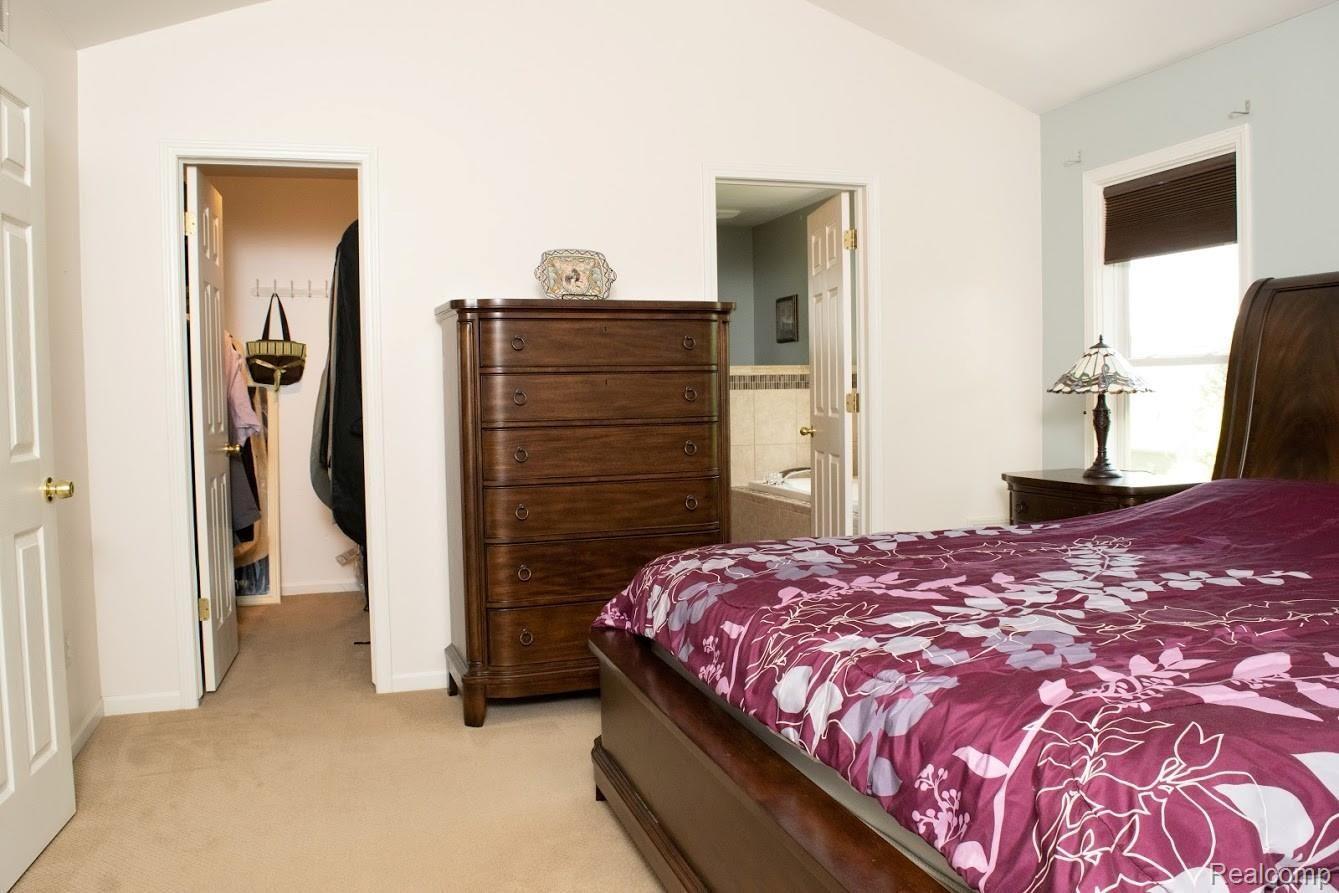 1046 Bloomview Circle Rochester, MI 48307 - Photo 17 of 31 Master Bedroom.jpg
