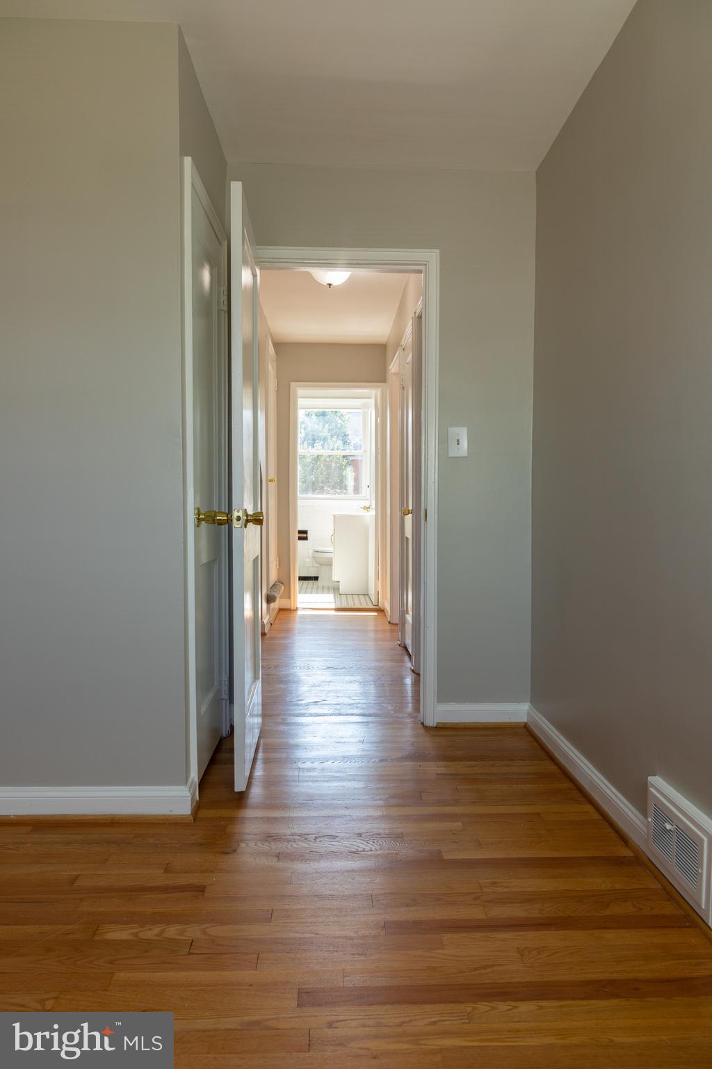 1914 Heathfield Road Baltimore, MD 21239 - Photo 20 of 40 Hallway
