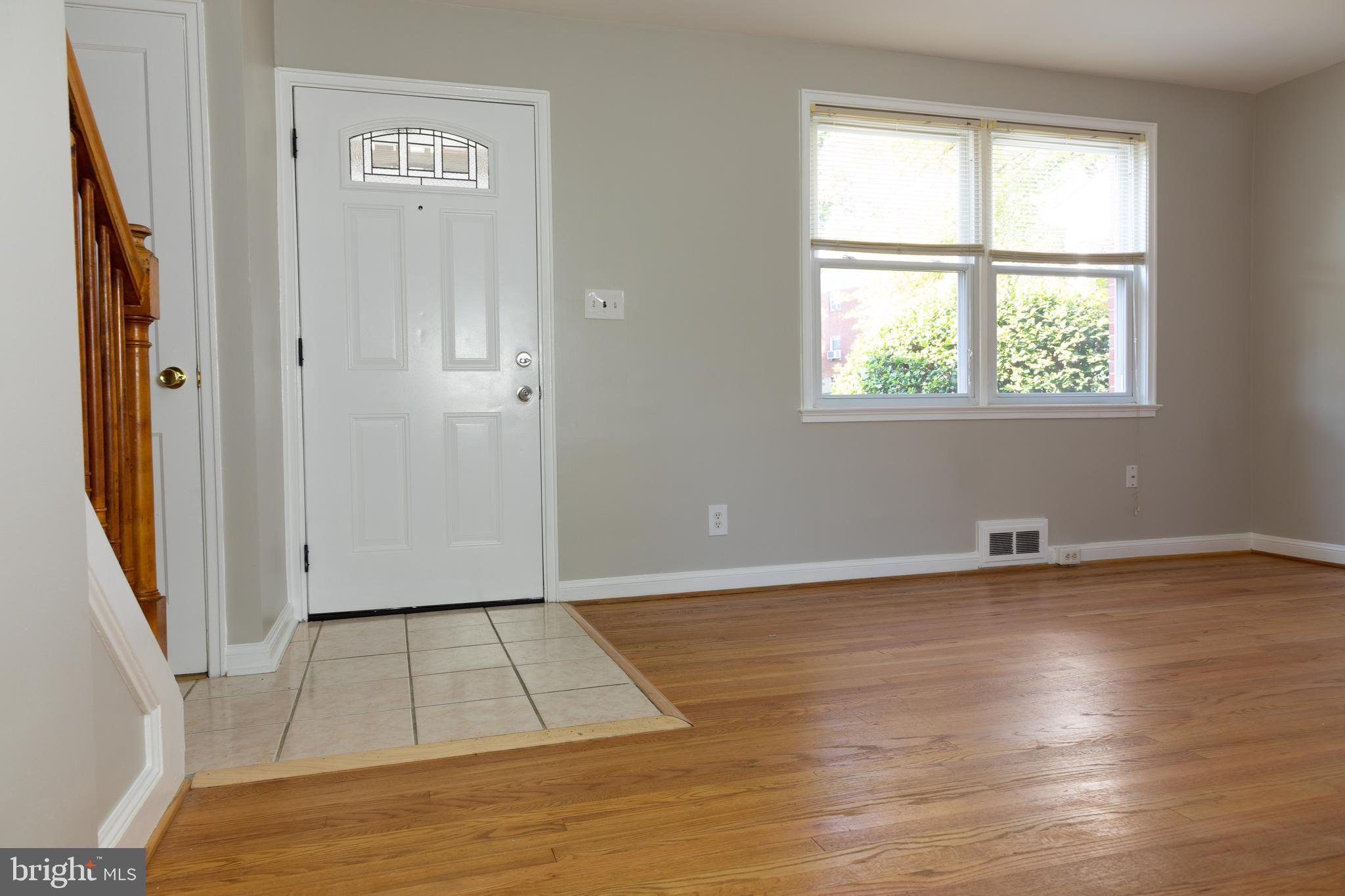 1914 Heathfield Road Baltimore, MD 21239 - Photo 3 of 40 Living Room