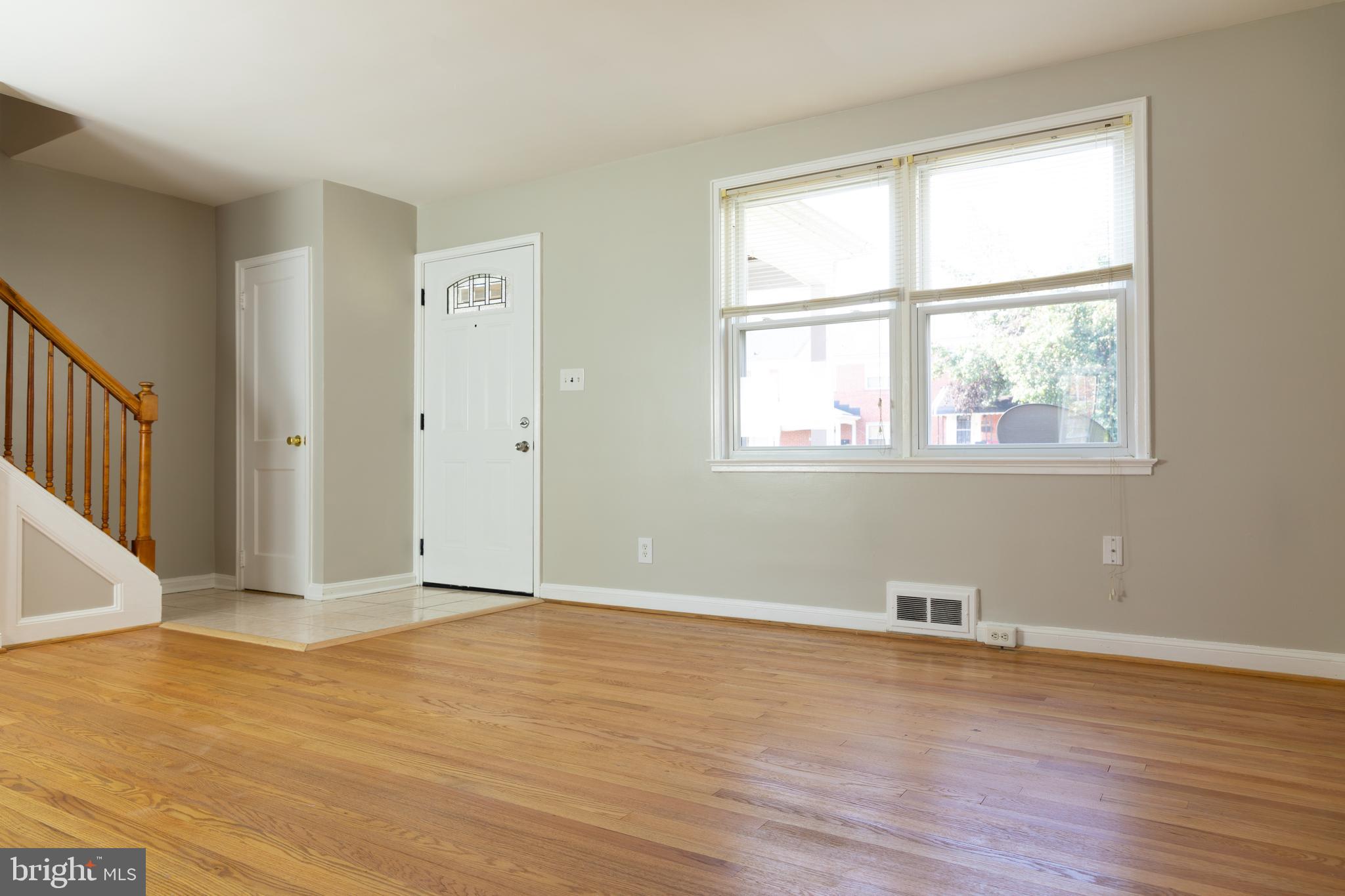 1914 Heathfield Road Baltimore, MD 21239 - Photo 4 of 40 Living Room