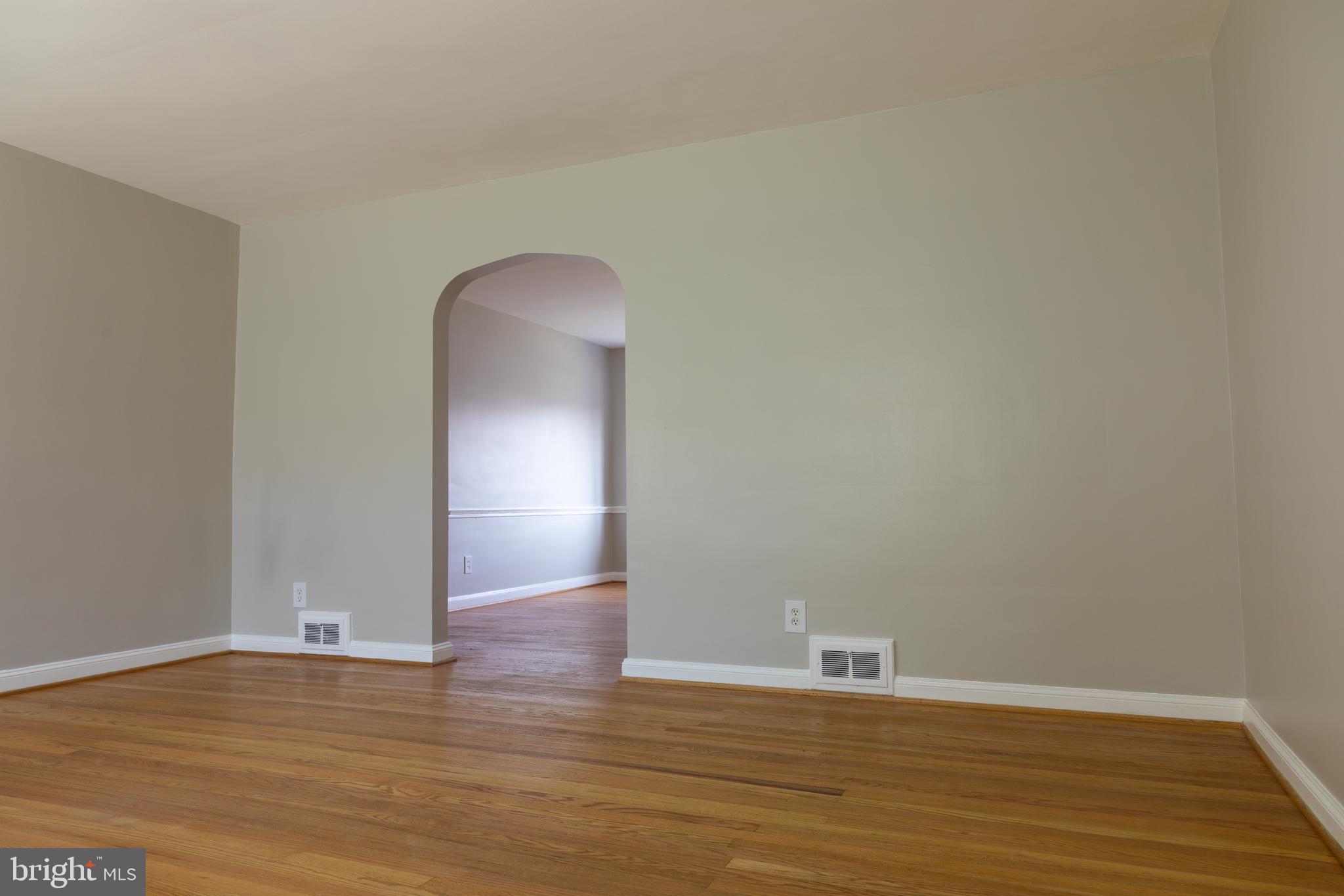 1914 Heathfield Road Baltimore, MD 21239 - Photo 6 of 40 Living Room