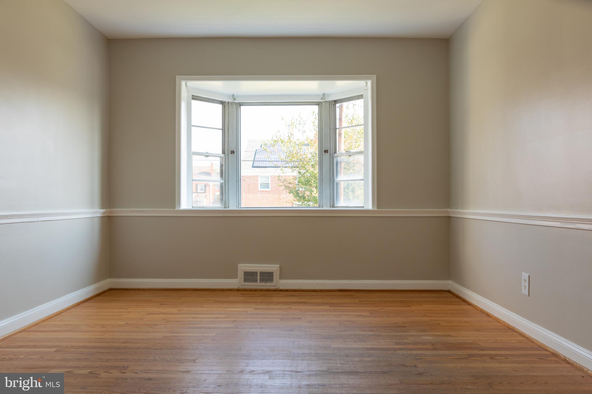 1914 Heathfield Road Baltimore, MD 21239 - Photo 8 of 40 Dining Room