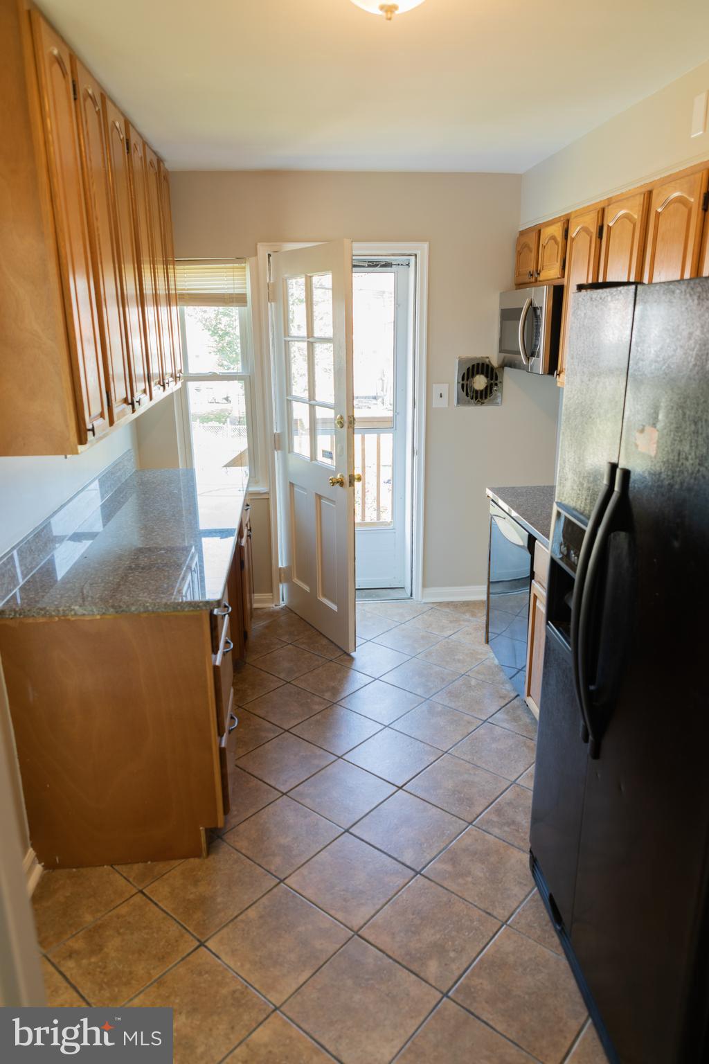 1914 Heathfield Road Baltimore, MD 21239 - Photo 10 of 40 Kitchen