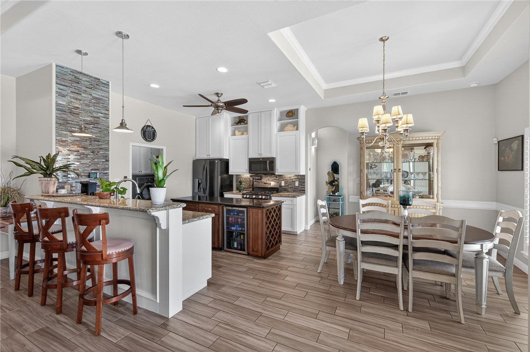 15614 Cuttysark Street Corpus Christi, TX 78418 - Photo 8 of 40 Kitchen and Dining