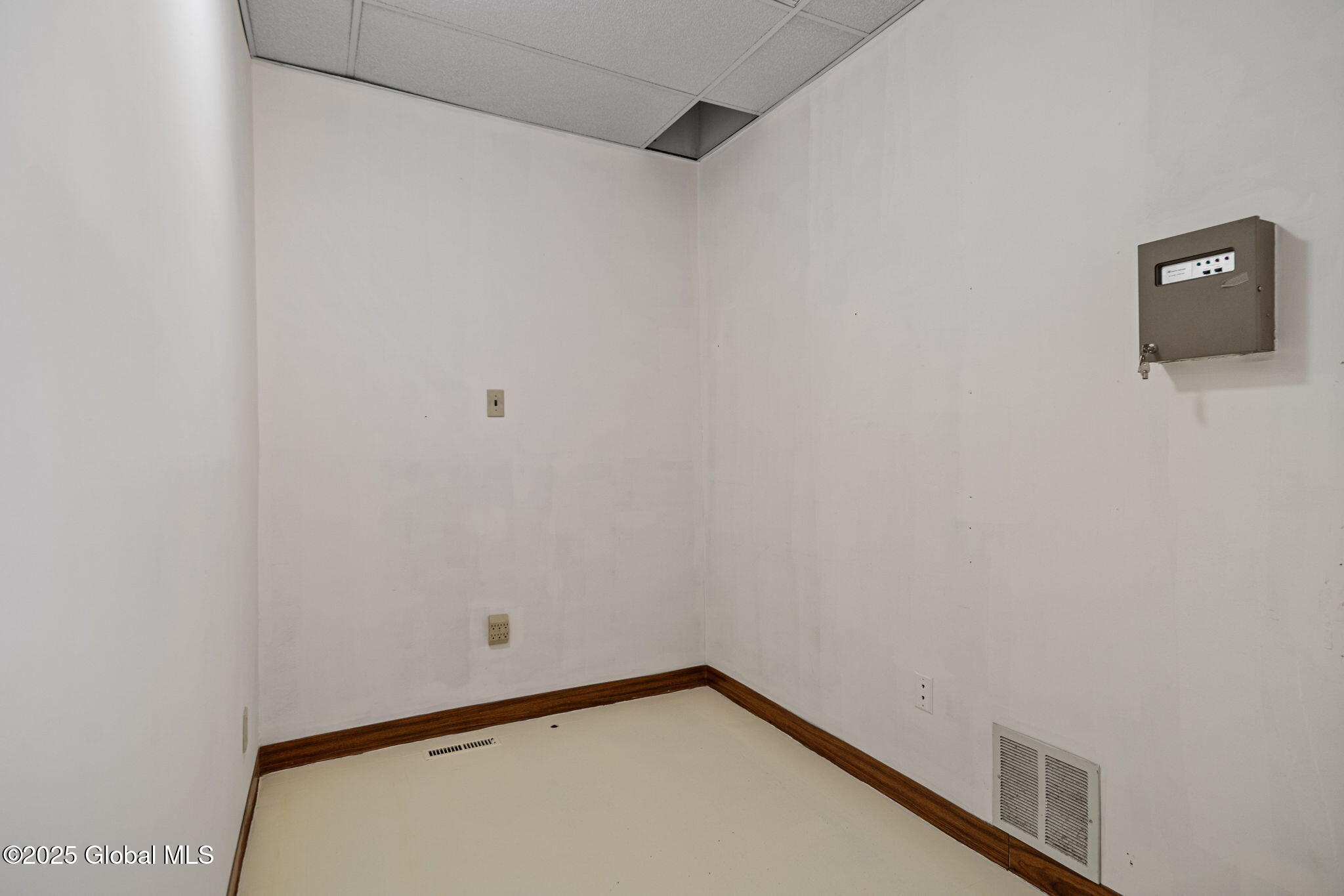 2735 Broadway Rotterdam, NY 12306 - Photo 14 of 23 15-web-or-mls-015-2735-broadway-rotterda