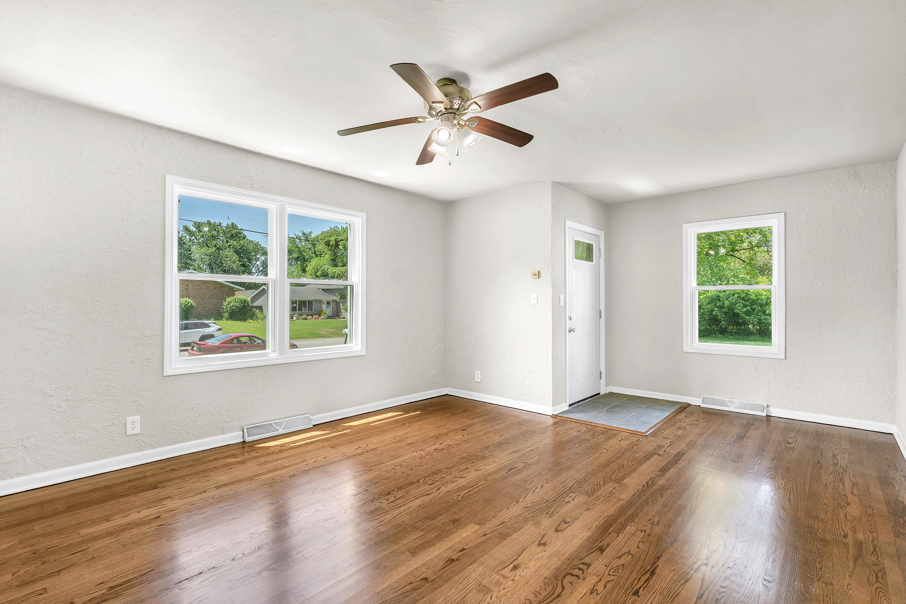 2851 44th Street Highland, IN 46322 - Photo 8 of 25 3000x2000