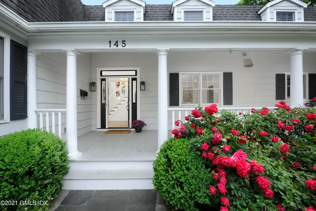 a front view of house with yard