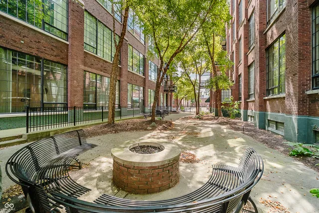 $454,000 | 624 East Walnut Street, Unit 21, Indianapolis, IN 46204