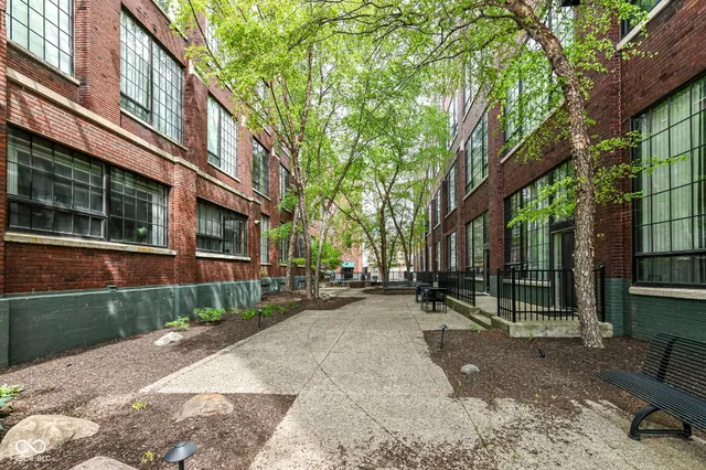 $454,000 | 624 East Walnut Street, Unit 21, Indianapolis, IN 46204