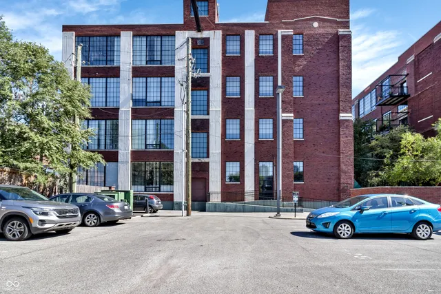$454,000 | 624 East Walnut Street, Unit 21, Indianapolis, IN 46204