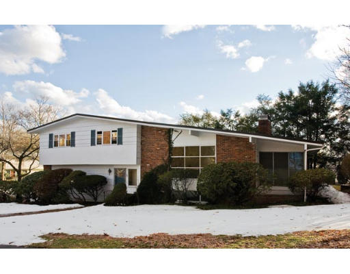 a view of a house with backyard