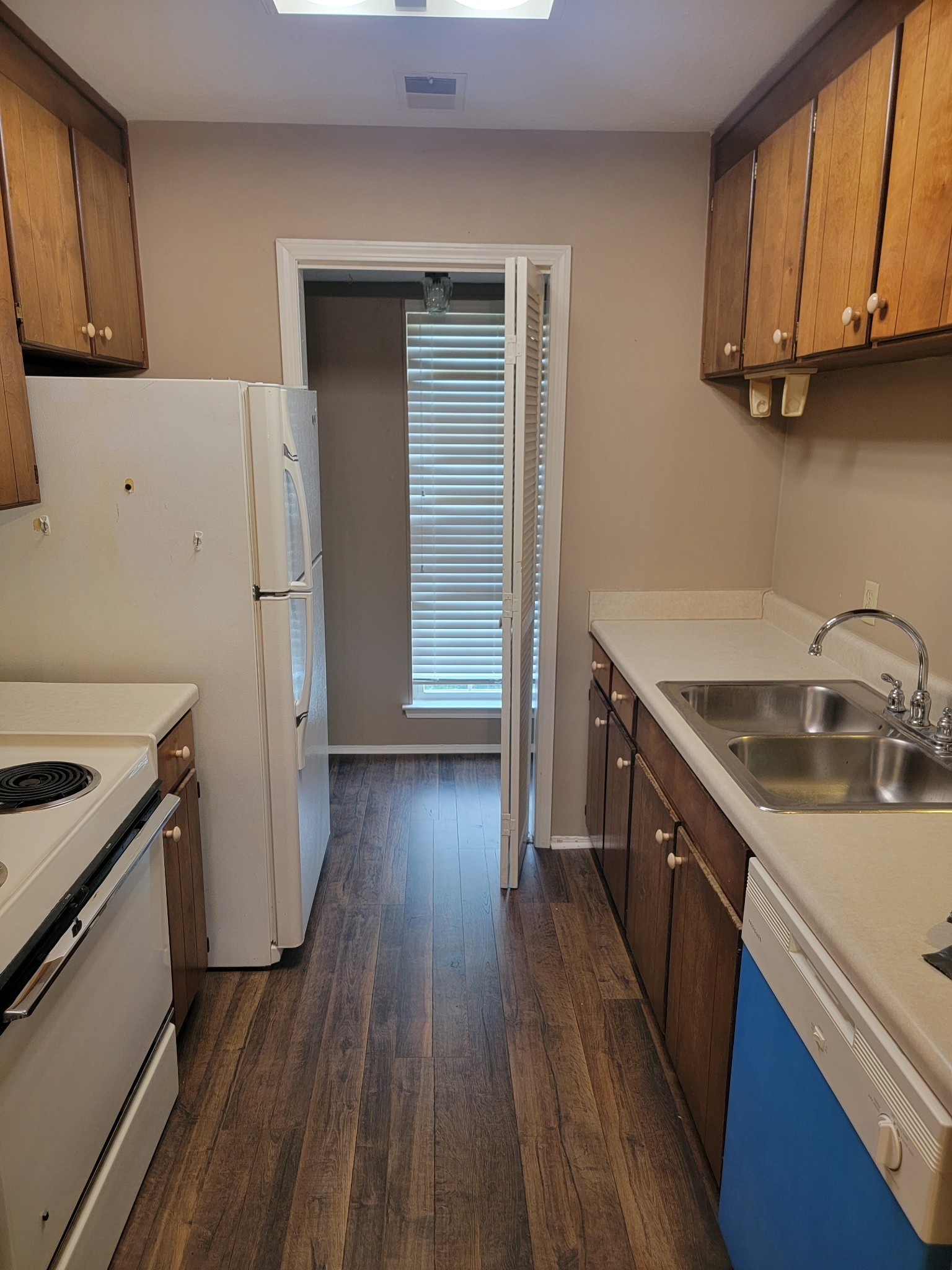 809 Rachels View Hermitage, TN 37076 - Photo 7 of 18 a kitchen with a sink a refrigerator and cabinets