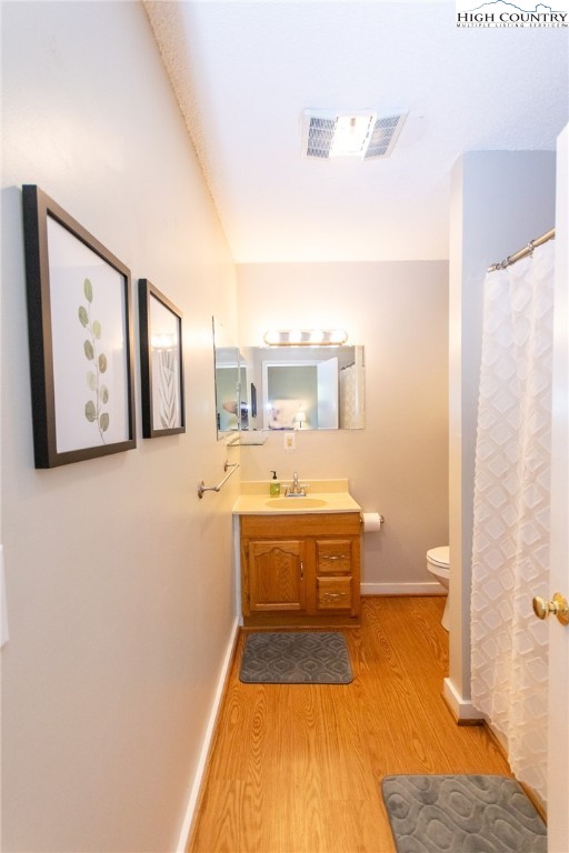 1268 Pine Run Road Boone, NC 28607 - Photo 19 of 48 a spacious bathroom with a tub sink and mirror