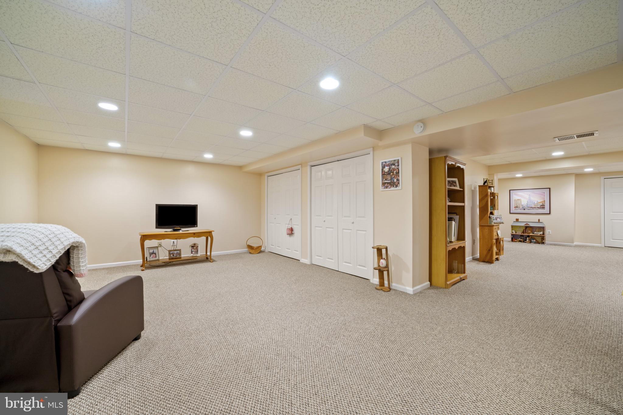 211 South Norwinden Drive Springfield, PA 19064 - Photo 21 of 38 a living room with furniture and a flat screen tv