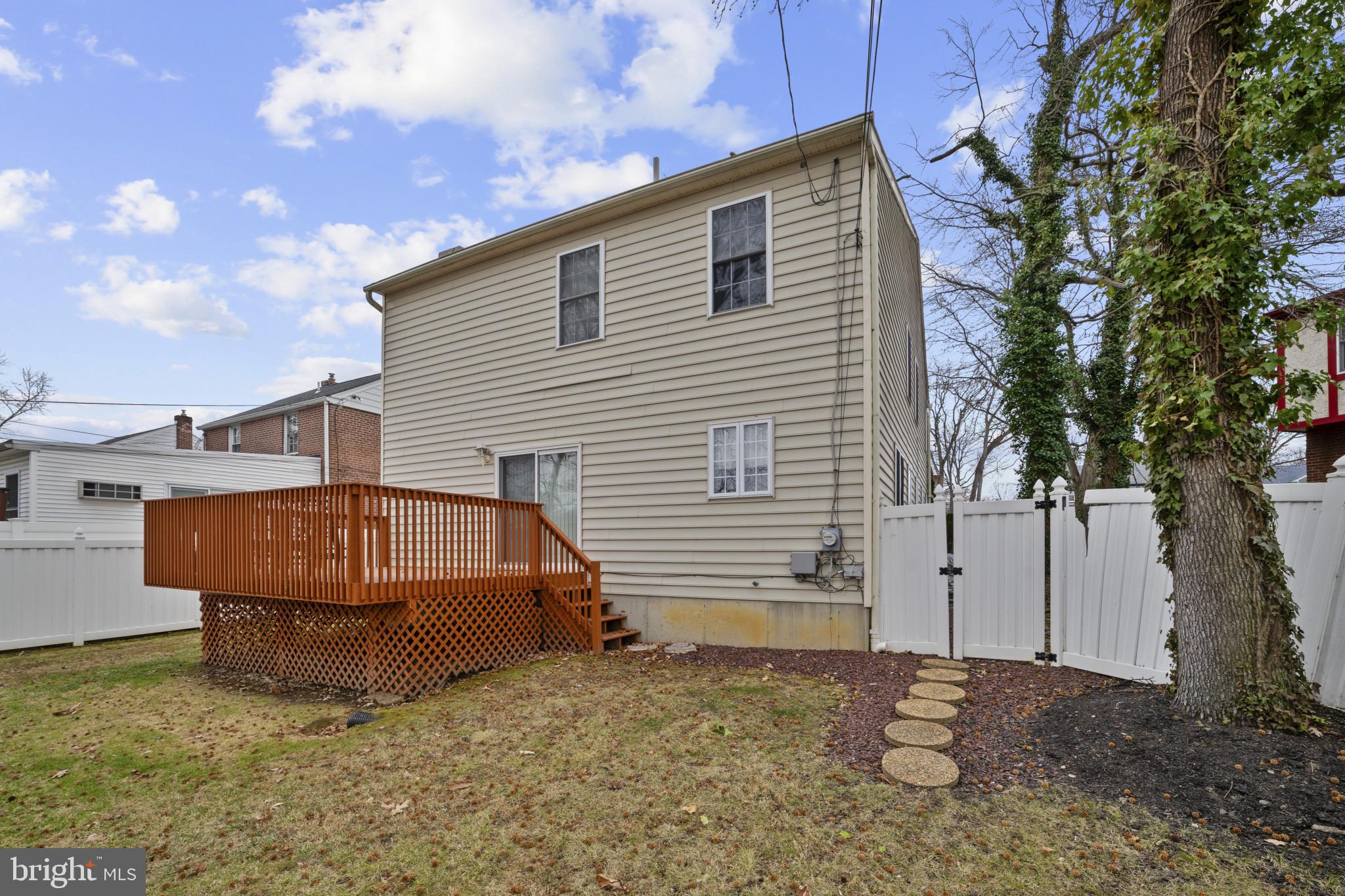 211 South Norwinden Drive Springfield, PA 19064 - Photo 37 of 38 a view of backyard of house