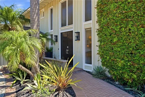 $2,895,000 | 16642 Melville Circle, Huntington Beach, CA 92649