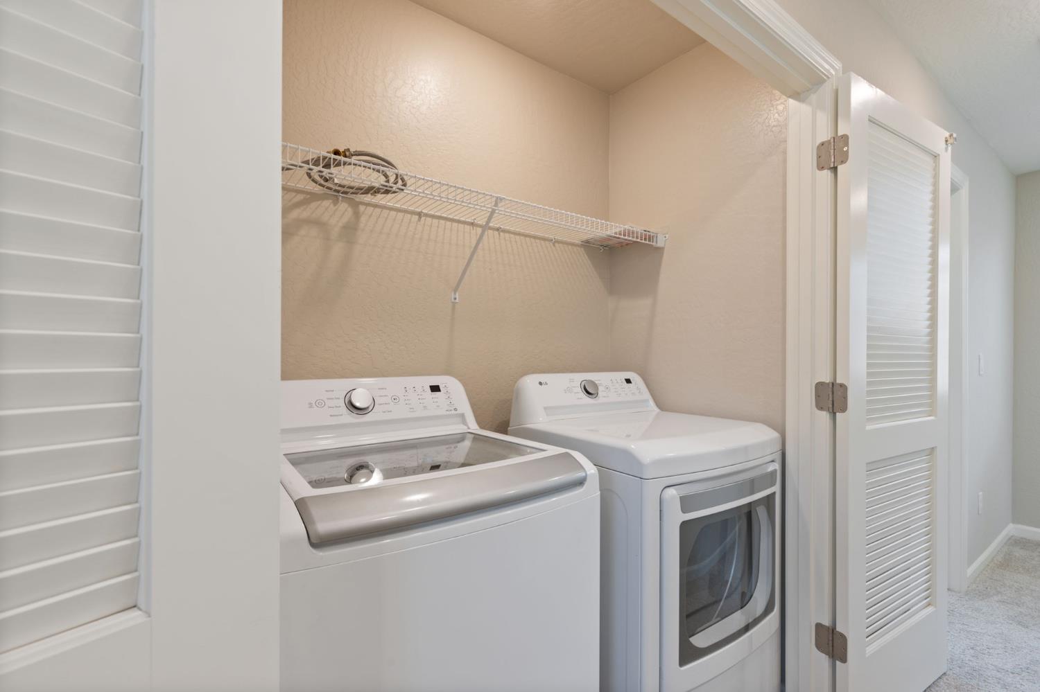 1109 Royalty Way West Madera, CA 93636 - Photo 20 of 47 a utility room with dryer and washer