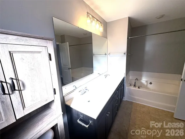 $2,000 | 2912 White Willow Road, Charlotte, NC 28273