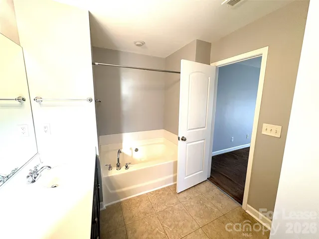 $2,000 | 2912 White Willow Road, Charlotte, NC 28273