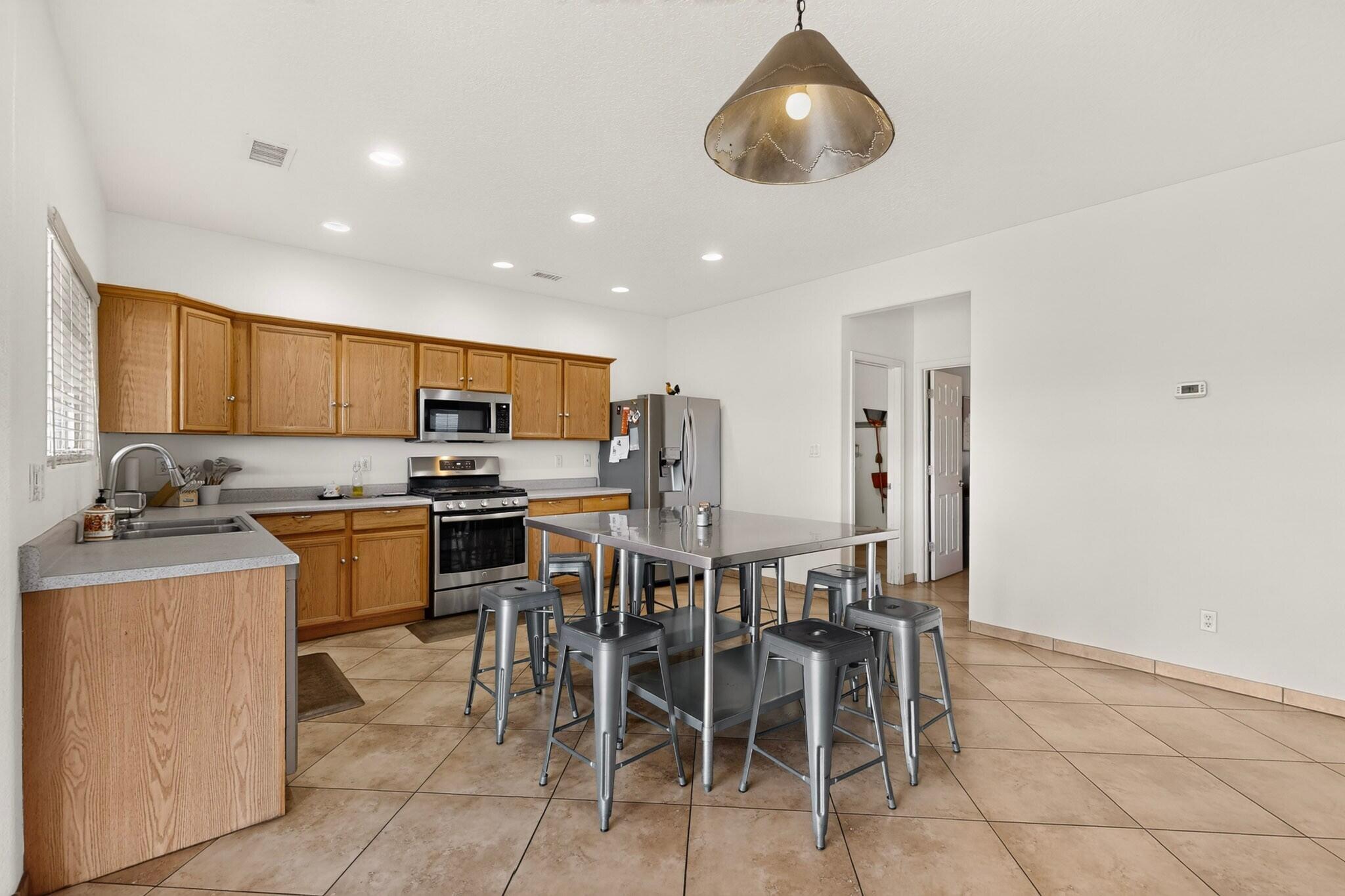 6512 Hurley Court Northeast Rio Rancho, NM 87144 - Photo 6 of 50 Gallery Image 6