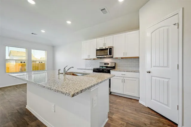 $2,000 | 1711 Windsor Boulevard, Lockhart, TX 78644