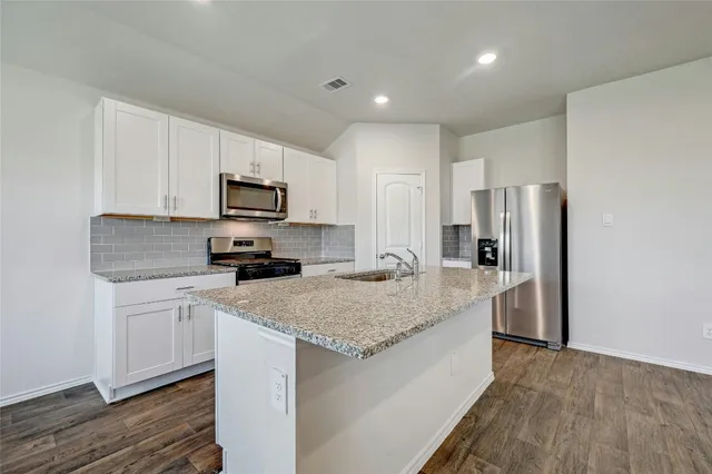 $2,000 | 1711 Windsor Boulevard, Lockhart, TX 78644