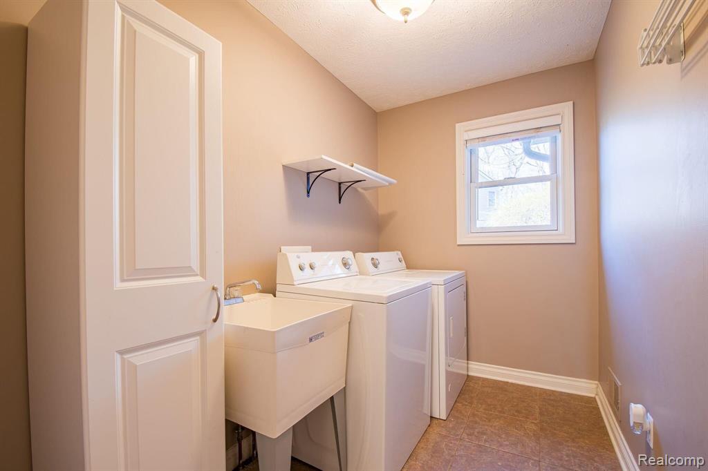 3116 Ridley Way Howell, MI 48843 - Photo 23 of 48
