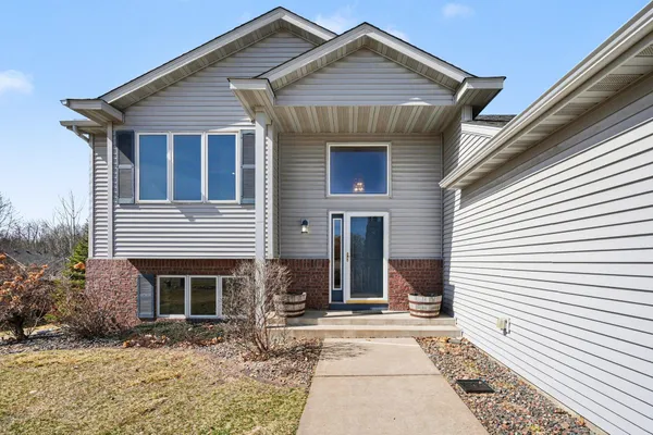 $375,000 | 29602 Shoreview Circle, Lindstrom, MN 55045