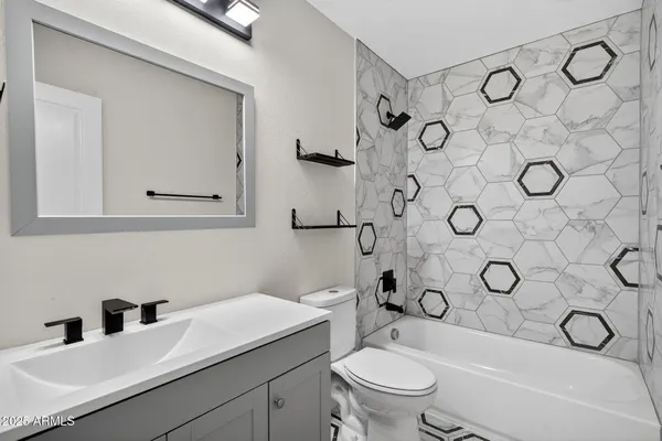 $1,995 | 1339 North 44th Street, Phoenix, AZ 85008