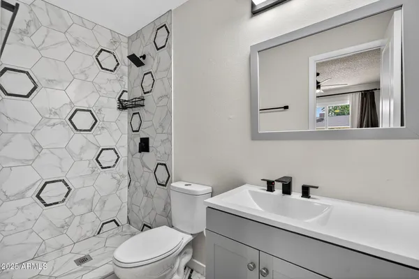$1,995 | 1339 North 44th Street, Phoenix, AZ 85008