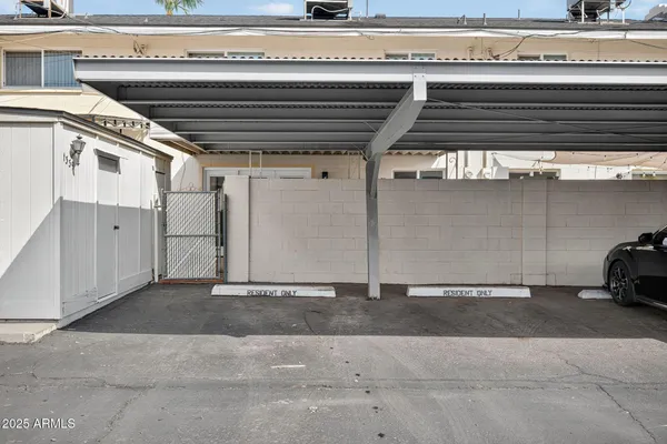 $1,995 | 1339 North 44th Street, Phoenix, AZ 85008