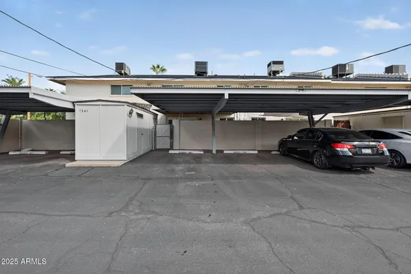 $1,995 | 1339 North 44th Street, Phoenix, AZ 85008