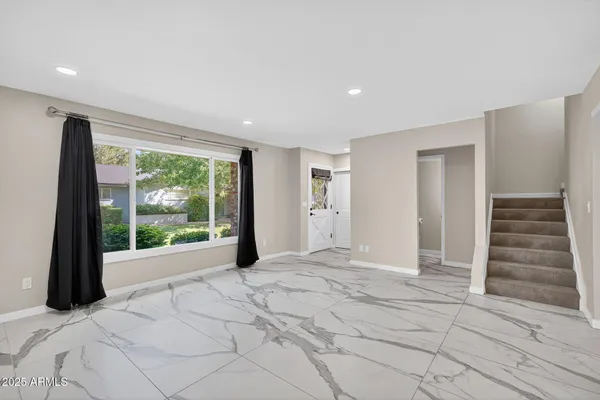 $1,995 | 1339 North 44th Street, Phoenix, AZ 85008