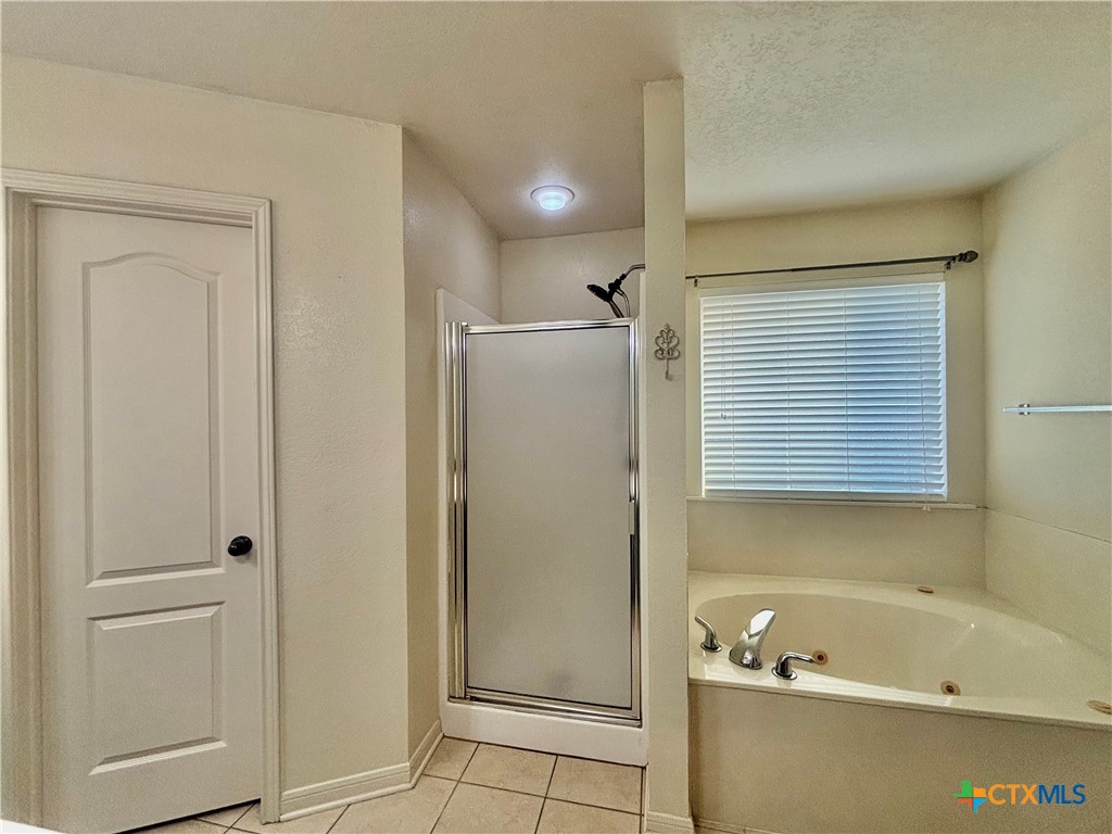 3610 Armstrong County Court Killeen, TX 76549 - Photo 13 of 29 a bathroom with a tub a sink and a shower