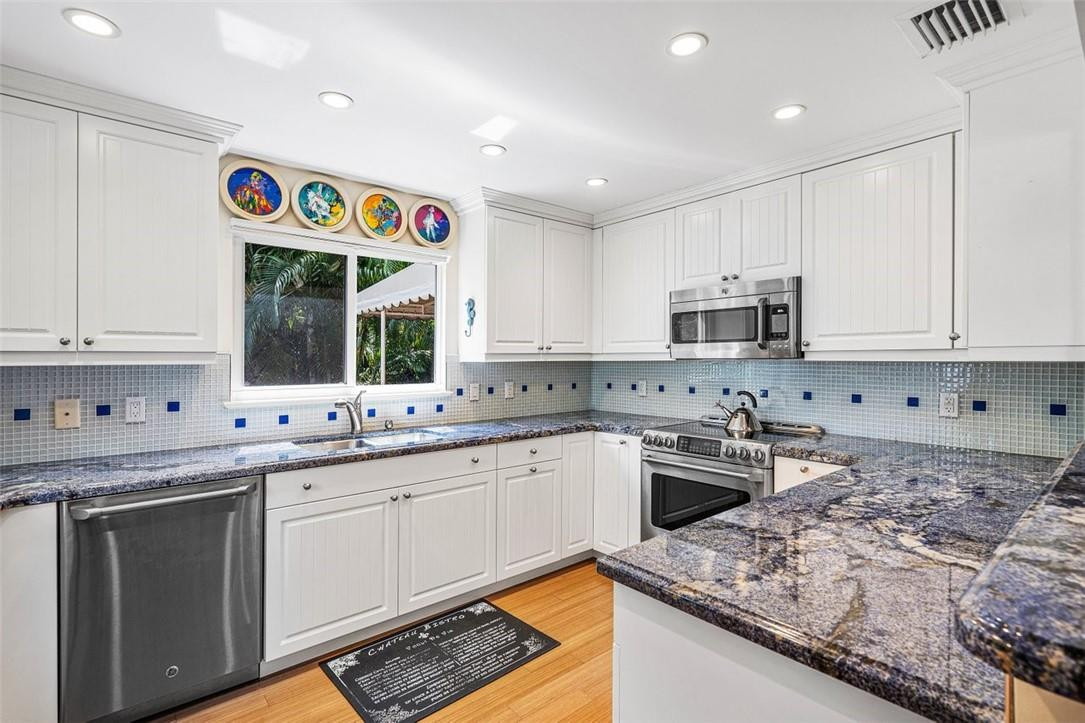 1024 Casuarina Road, Unit 20 Delray Beach, FL 33483 - Photo 8 of 39 Photo 8