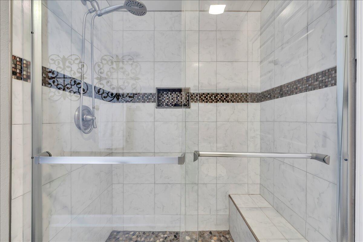 1245 Graves Harbor Trail, Unit 217 Huddleston, VA 24104 - Photo 24 of 39 a close view of a shower in bathroom