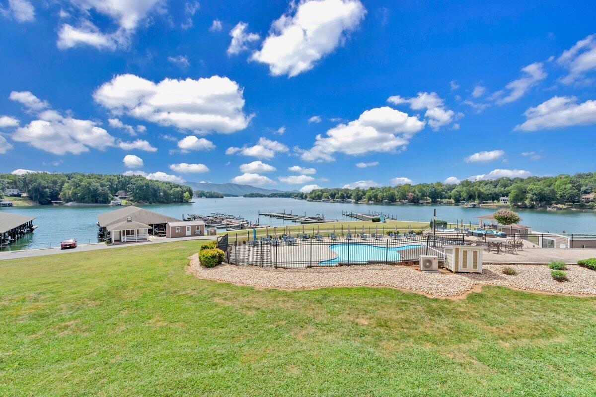 1245 Graves Harbor Trail, Unit 217 Huddleston, VA 24104 - Photo 3 of 39 2-MIB04834