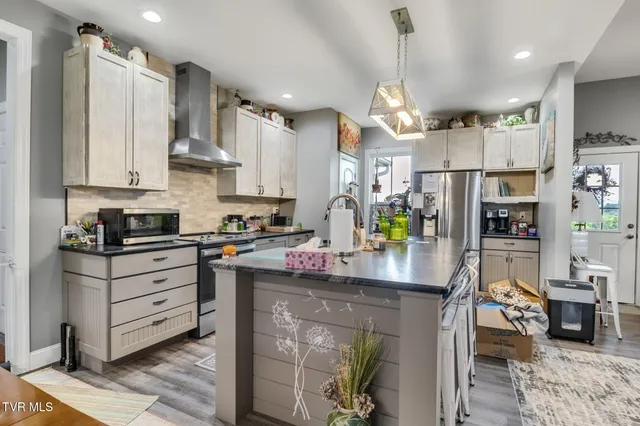 $744,999 | 2166 Asheville Highway, Greeneville, TN 37743