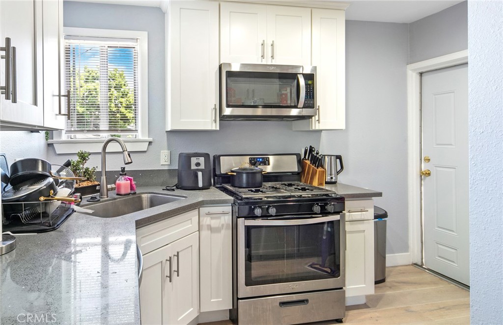 526 Lime Avenue Long Beach, CA 90802 - Photo 8 of 23