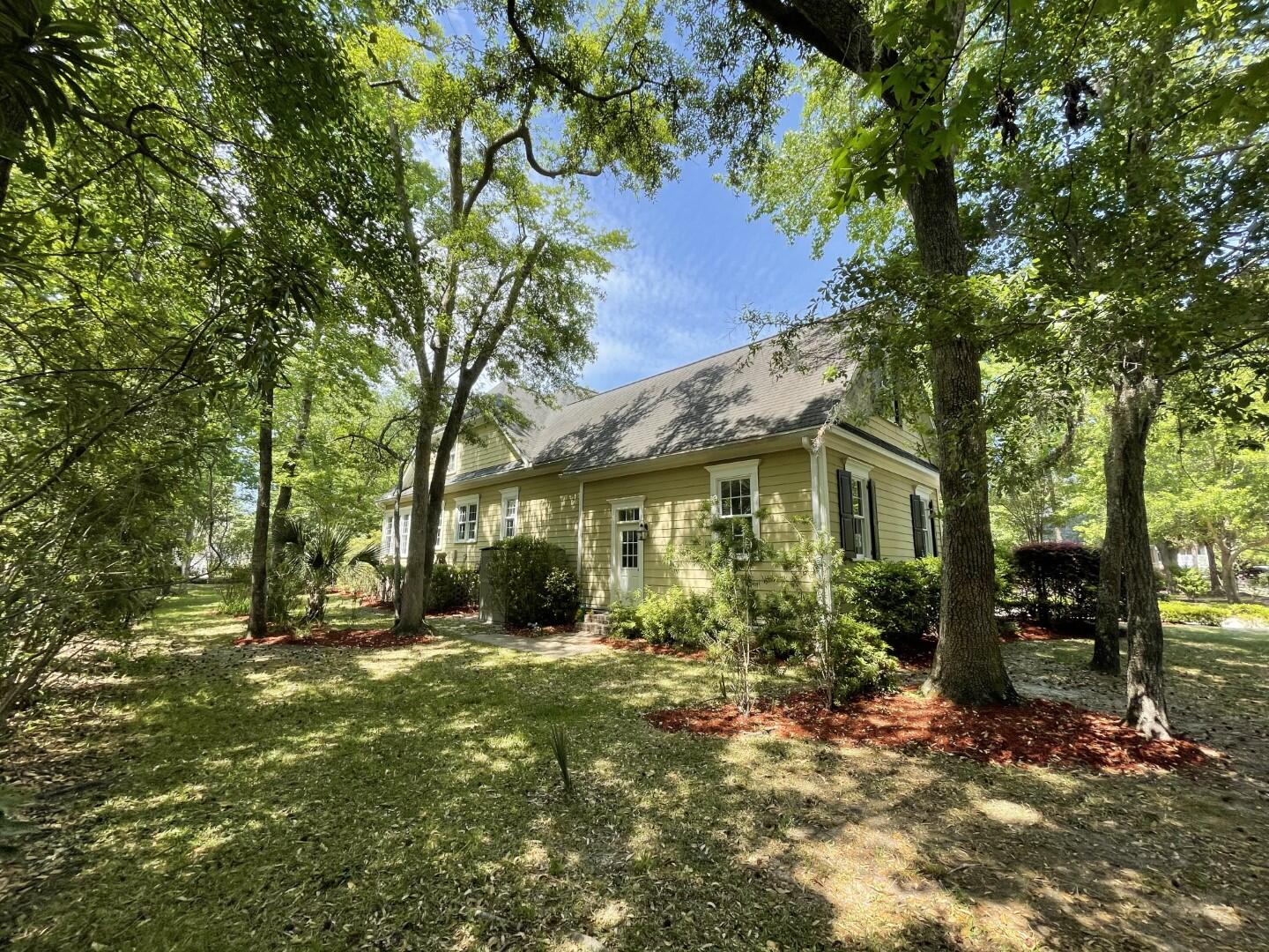 1701 Sewee Fort Road Mount Pleasant, SC 29466 - Photo 4 of 50 Bret Saunders - 3a