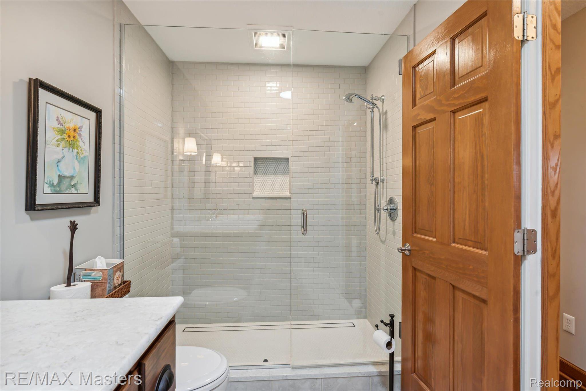 2273 Strasburg Road Monroe, MI 48161 - Photo 21 of 59 Tile Shower w Frameless Glass, Adjustable Shower