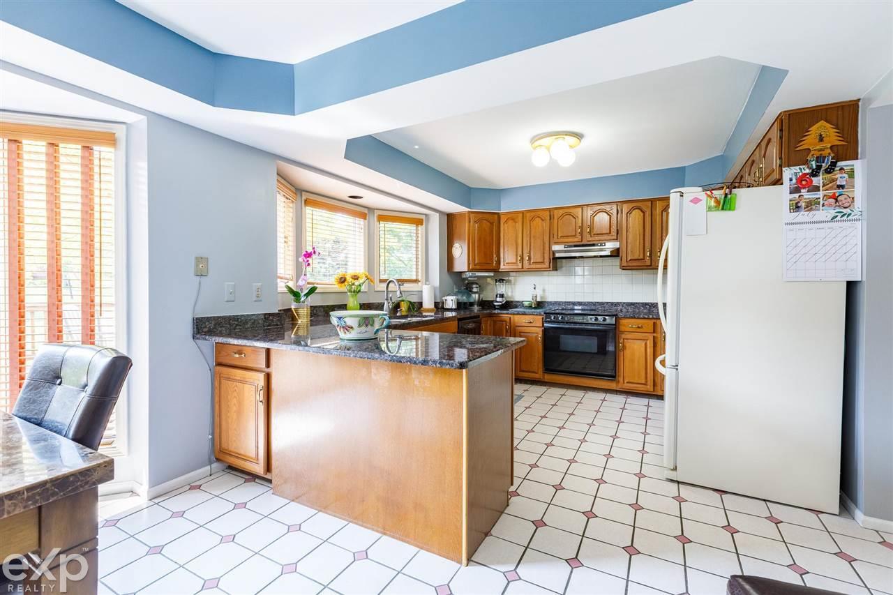 2173 Reagan Drive Rochester, MI 48309 - Photo 13 of 36 50050054-12.JPG