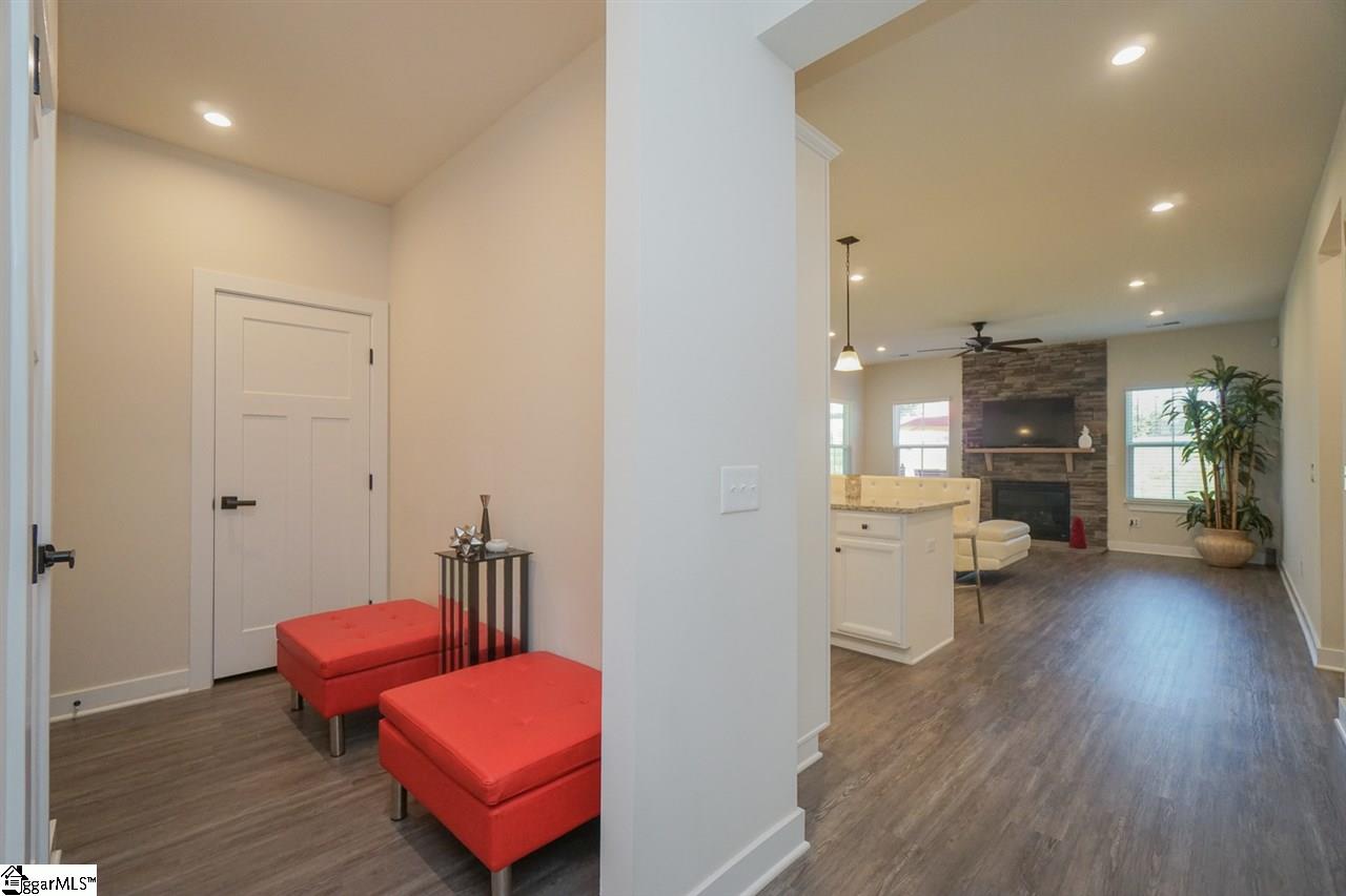 2 Mohegan Way Greenville, SC 29607 - Photo 5 of 33 Gallery Image 5