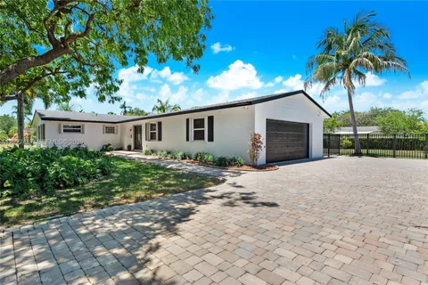 $940,000 | 15700 Southwest 87th Avenue, Palmetto Bay, FL 33157