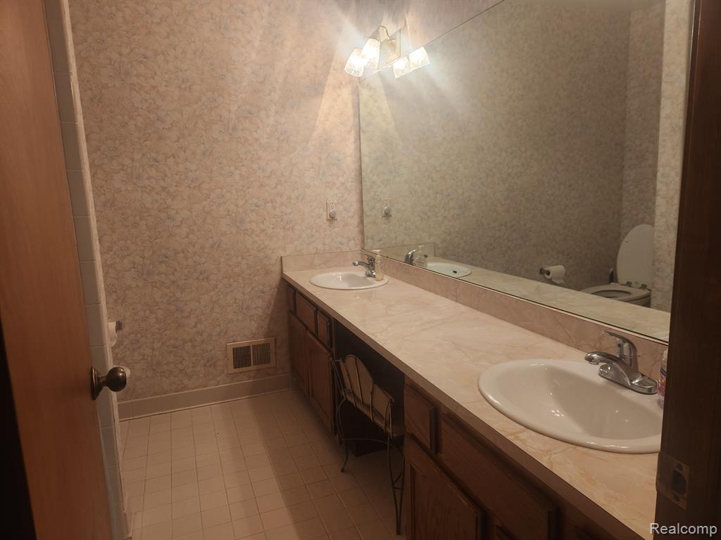 265 Avalanche Drive Rochester Hills, MI 48309 - Photo 14 of 18