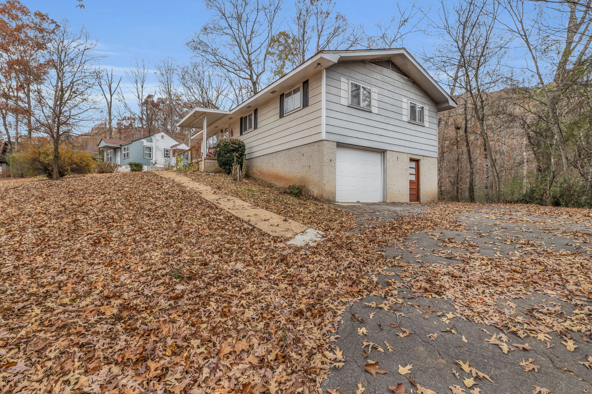 7931 Selcer Road Hixson, TN 37343 - Photo 3 of 21 3-web-or-mls-7931-selcer-rd